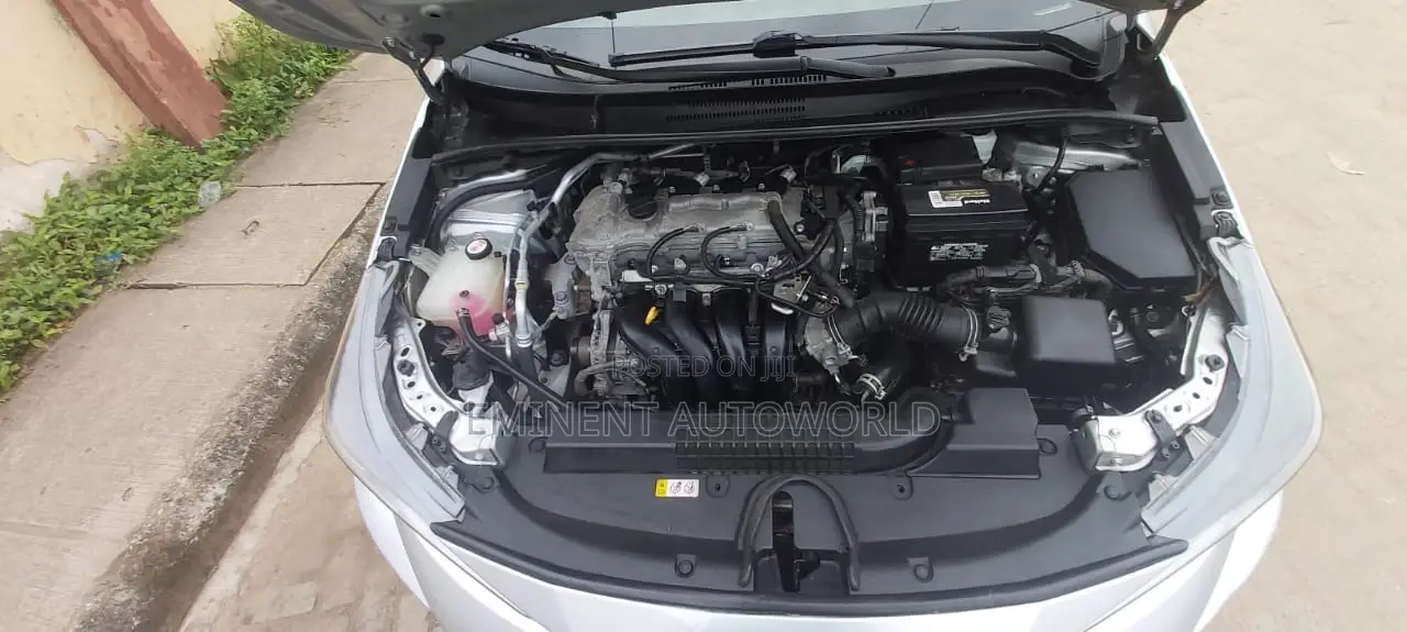 Toyota Corolla LE 2021 Silver