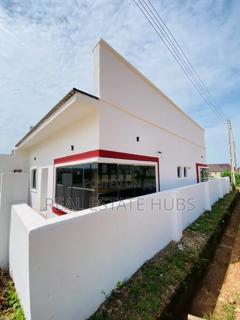 2bdrm House in West Park And, Oluyole for sale