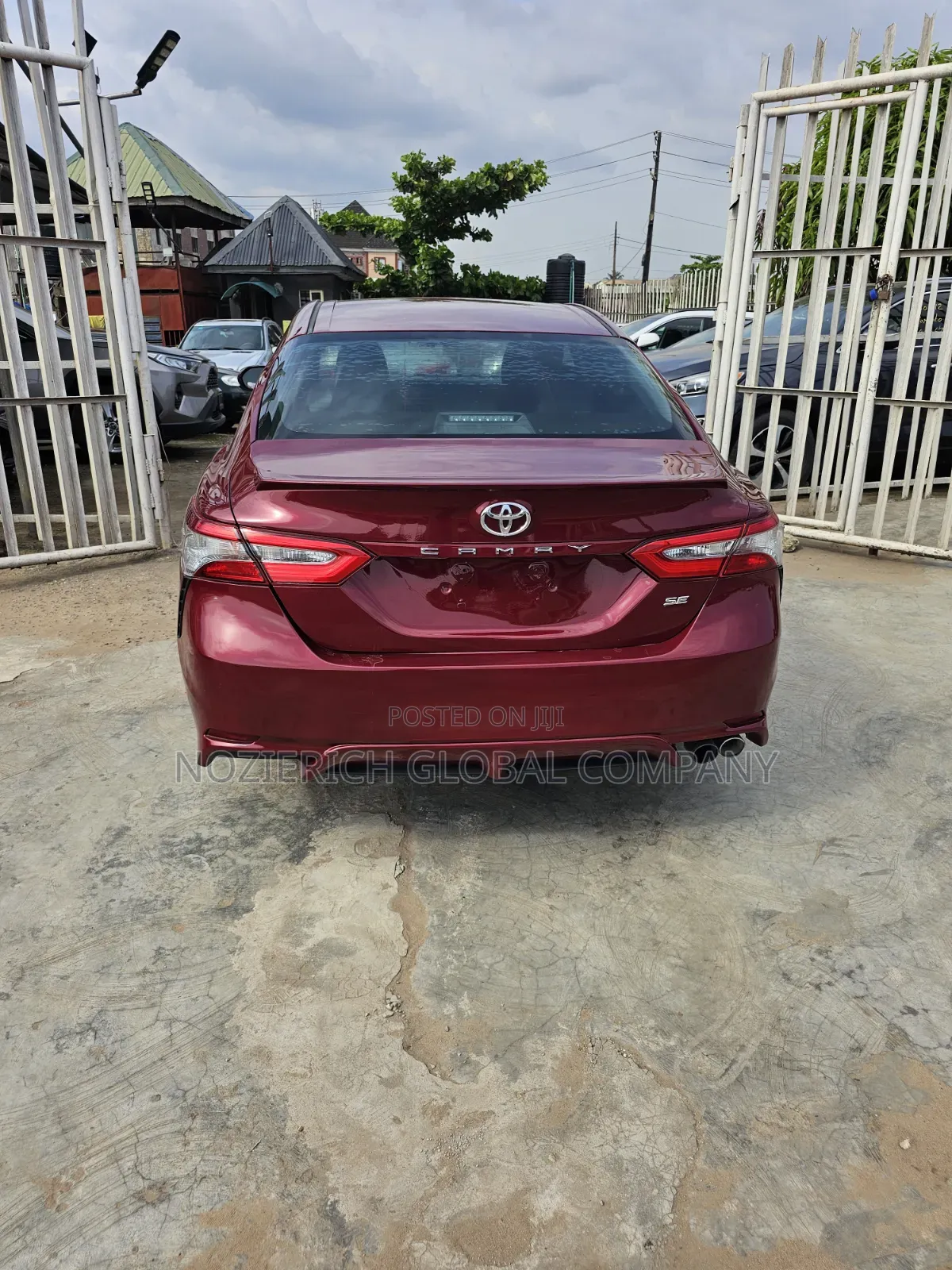 Toyota Camry SE FWD (2.5L 4cyl 8AM) 2018 Red