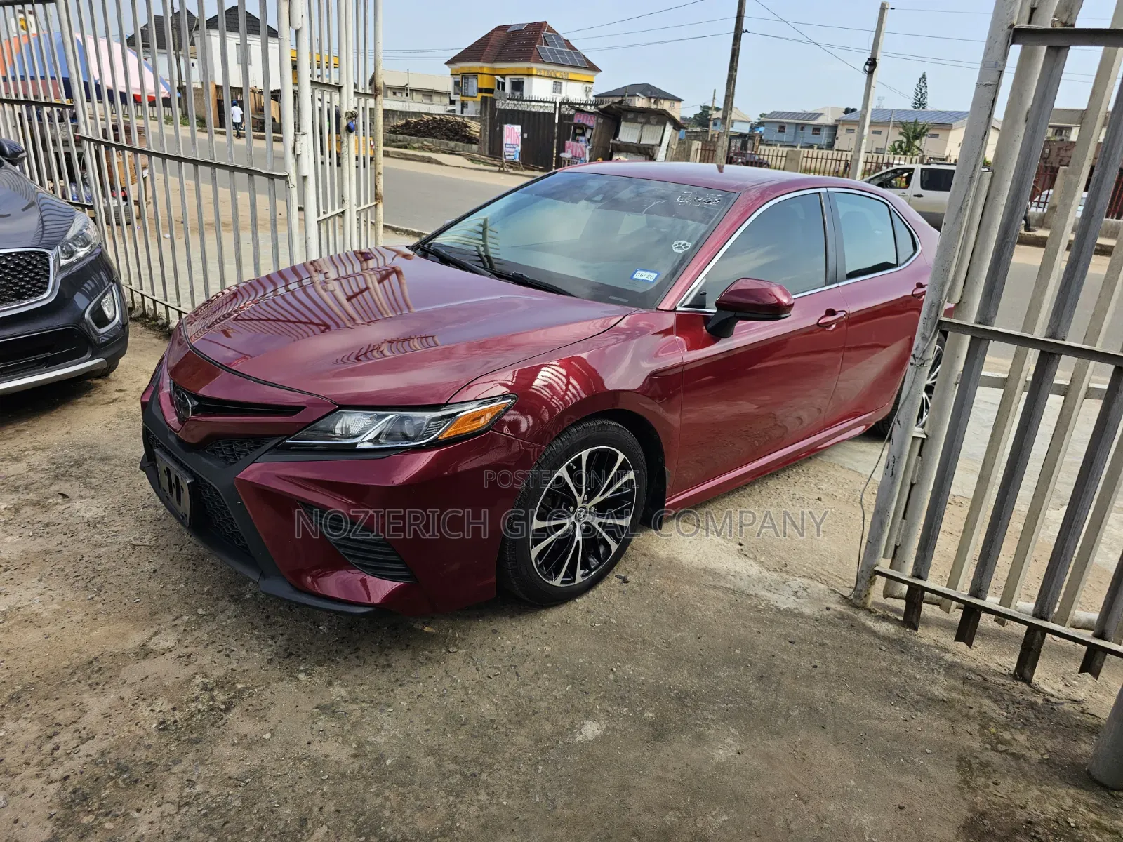 Toyota Camry SE FWD (2.5L 4cyl 8AM) 2018 Red