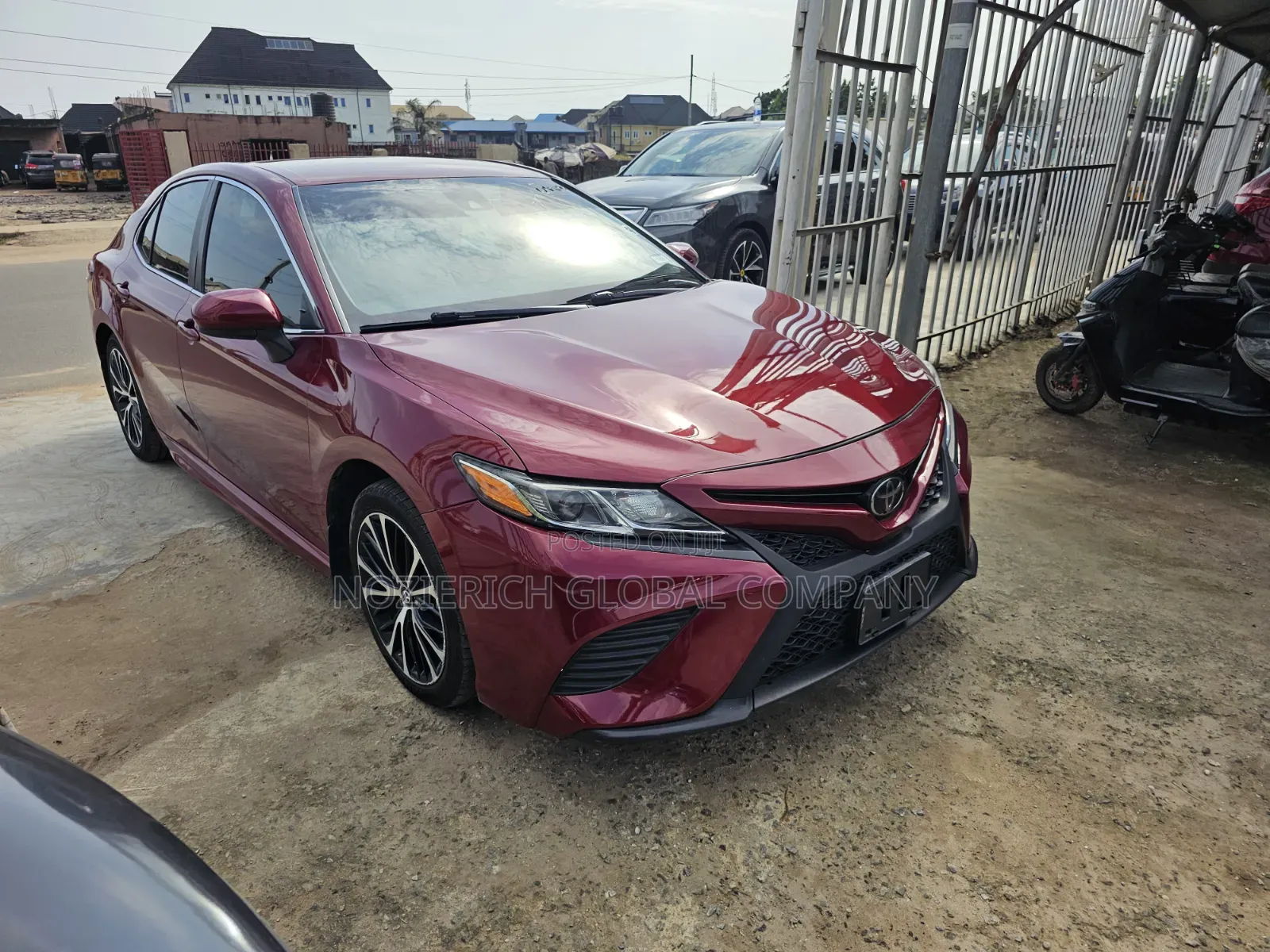 Toyota Camry SE FWD (2.5L 4cyl 8AM) 2018 Red