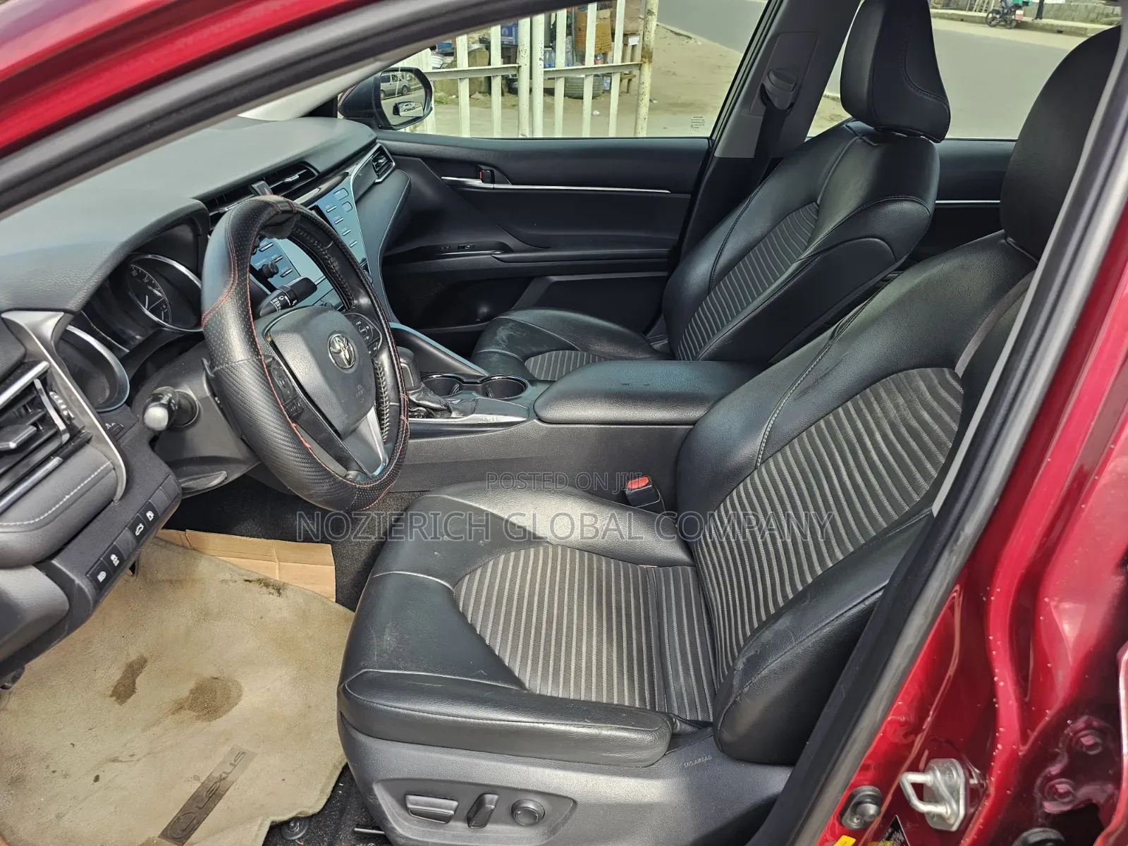 Toyota Camry SE FWD (2.5L 4cyl 8AM) 2018 Red