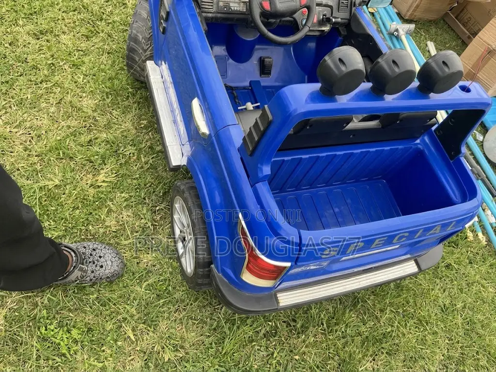 Used 2-Seater Kids Electric Ride-on Pickup (Range Rover Style)