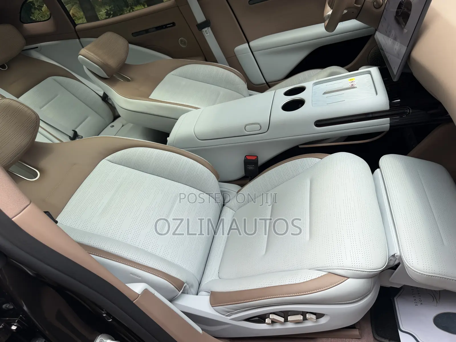Avatr 11 2025 Brown