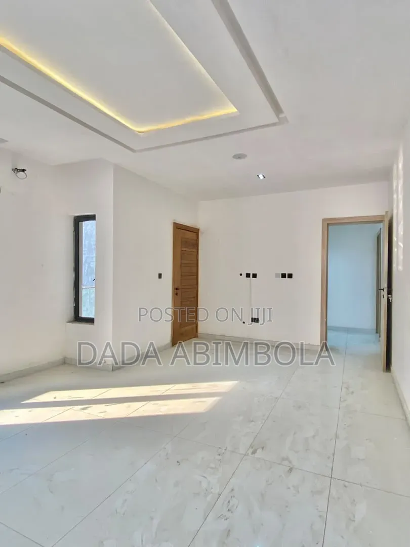 4bdrm Duplex in Lekki Phase 1 for rent