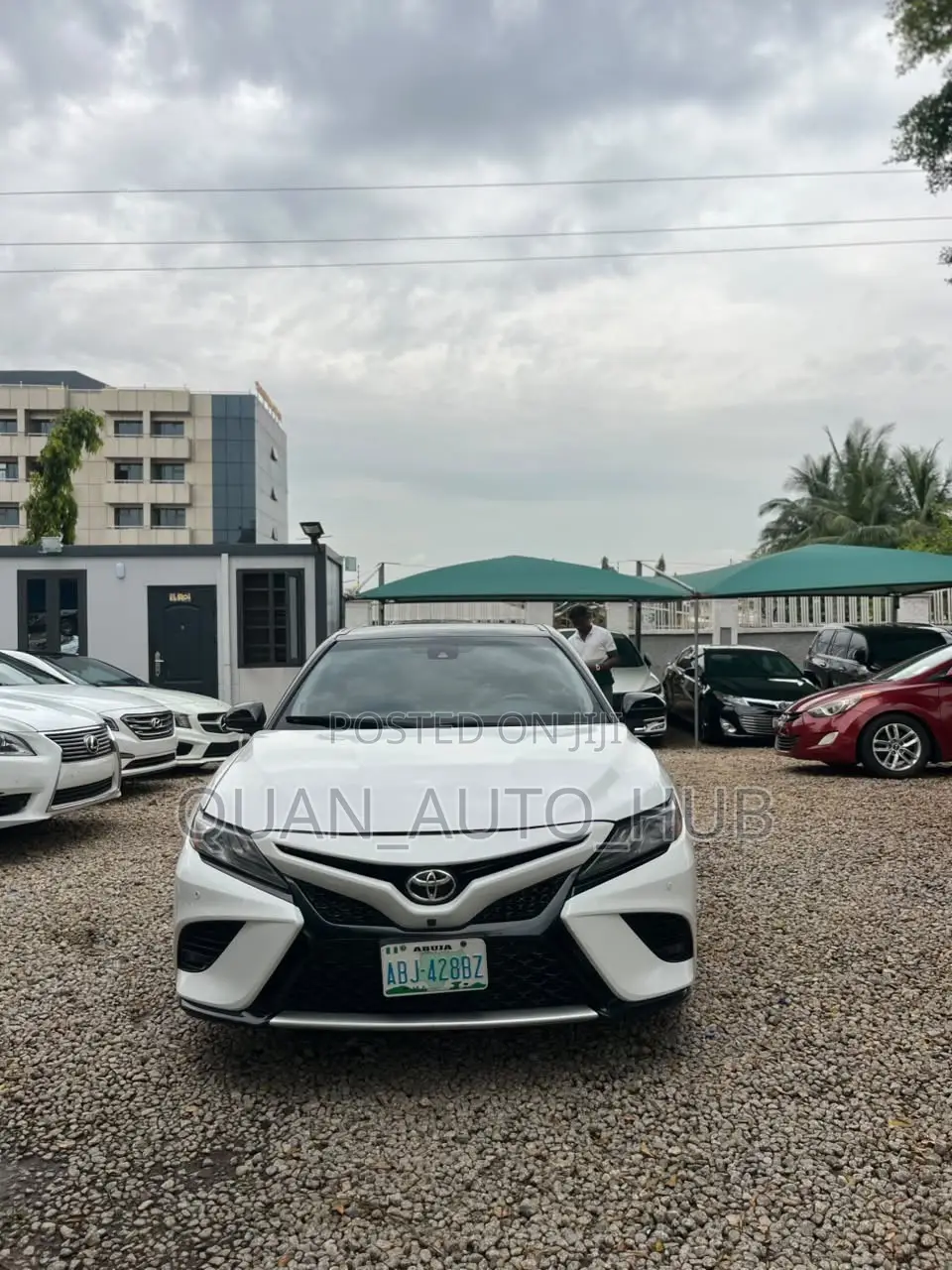 Toyota Camry XLE V6 (3.5L V6 8A) 2019 White