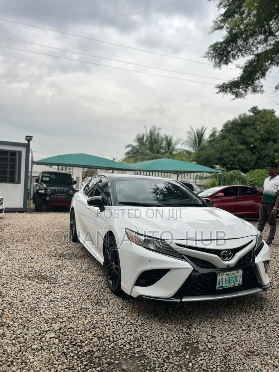 Toyota Camry XLE V6 (3.5L V6 8A) 2019 White