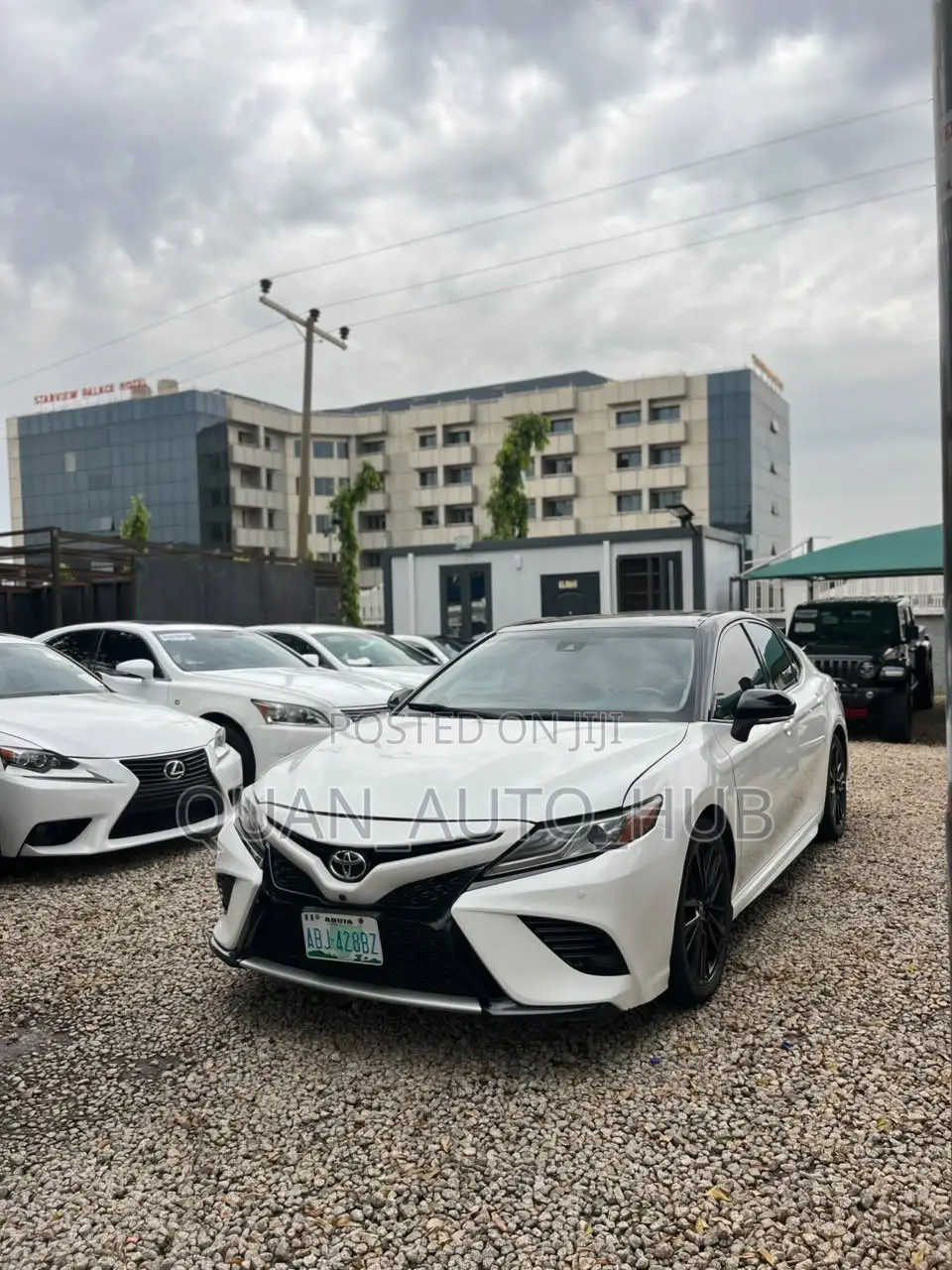 Toyota Camry XLE V6 (3.5L V6 8A) 2019 White