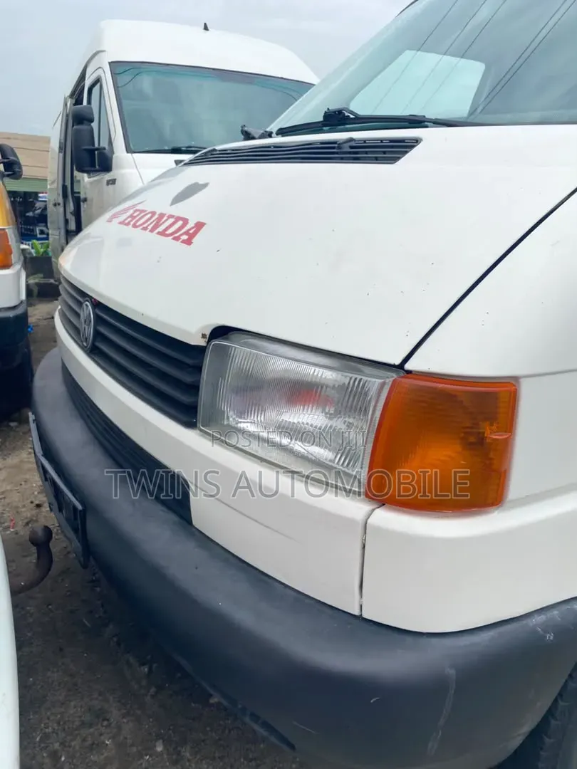 Volkswagen Transporter 2000 White