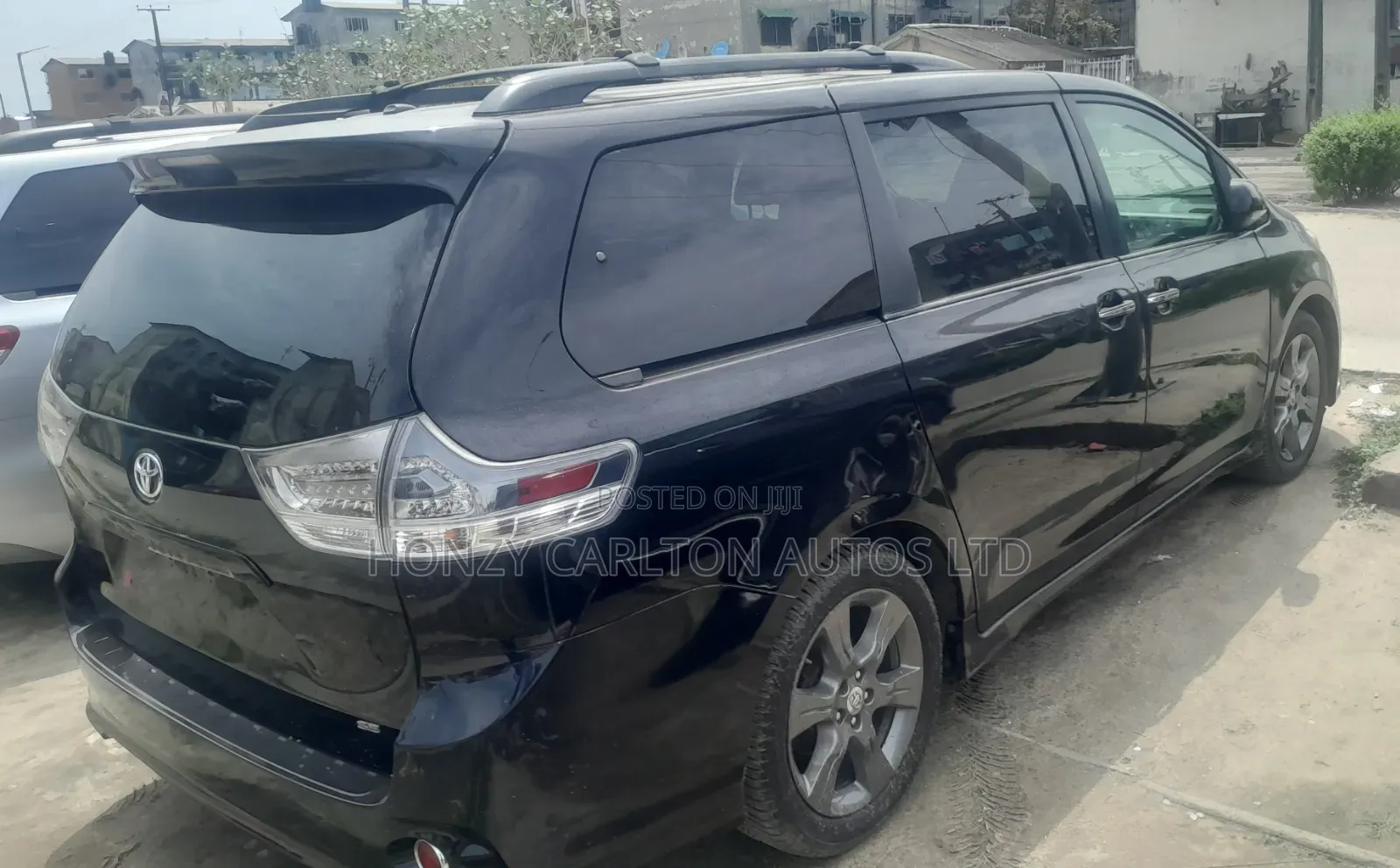 Toyota Sienna SE Premium 8-Passenger 4dr Minivan (3.5L 6cyl 6A) 2015