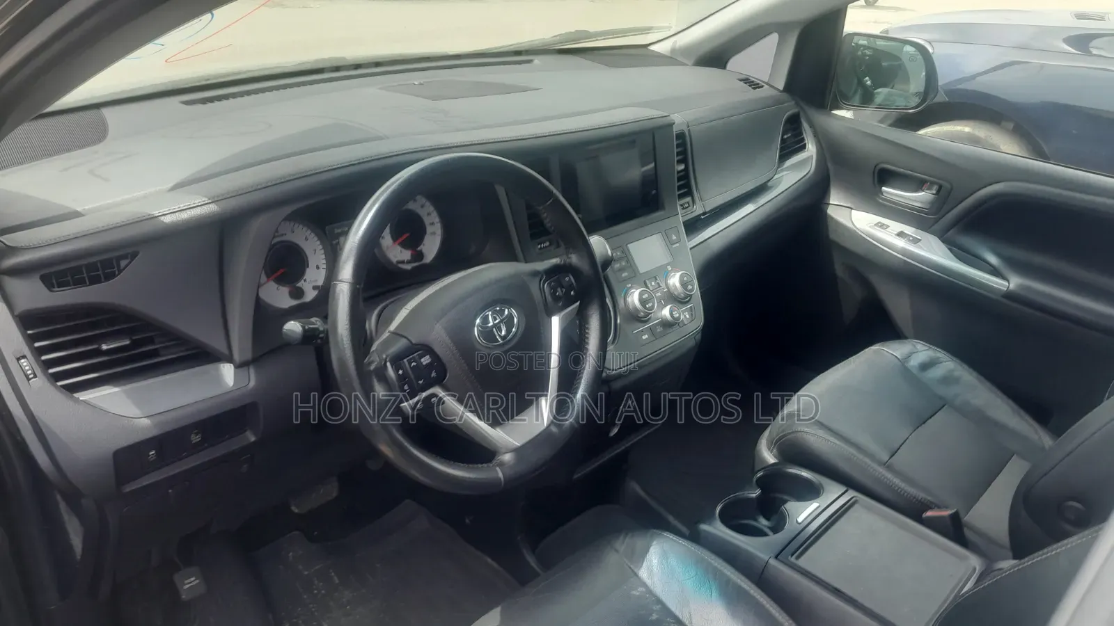 Toyota Sienna SE Premium 8-Passenger 4dr Minivan (3.5L 6cyl 6A) 2015