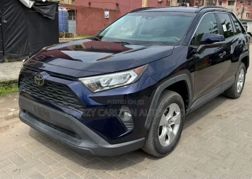 Toyota RAV4 LE AWD 2020 Blue