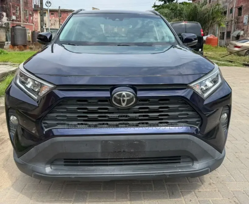 Toyota RAV4 LE AWD 2020 Blue