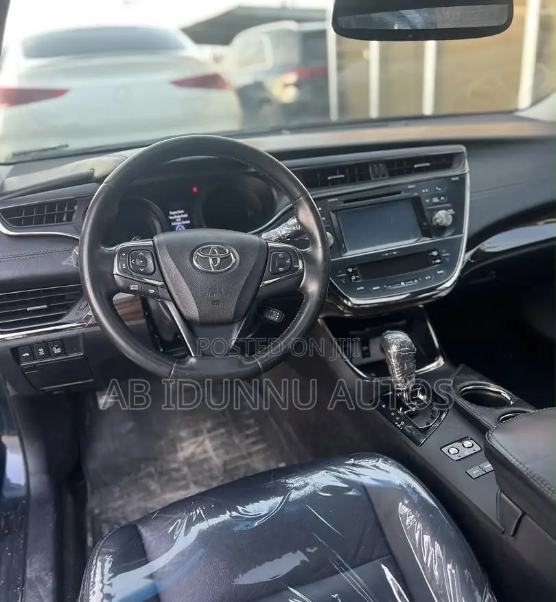 Toyota Avalon XLE 4dr Sedan (3.5L 6cyl 6A) 2015 Gray