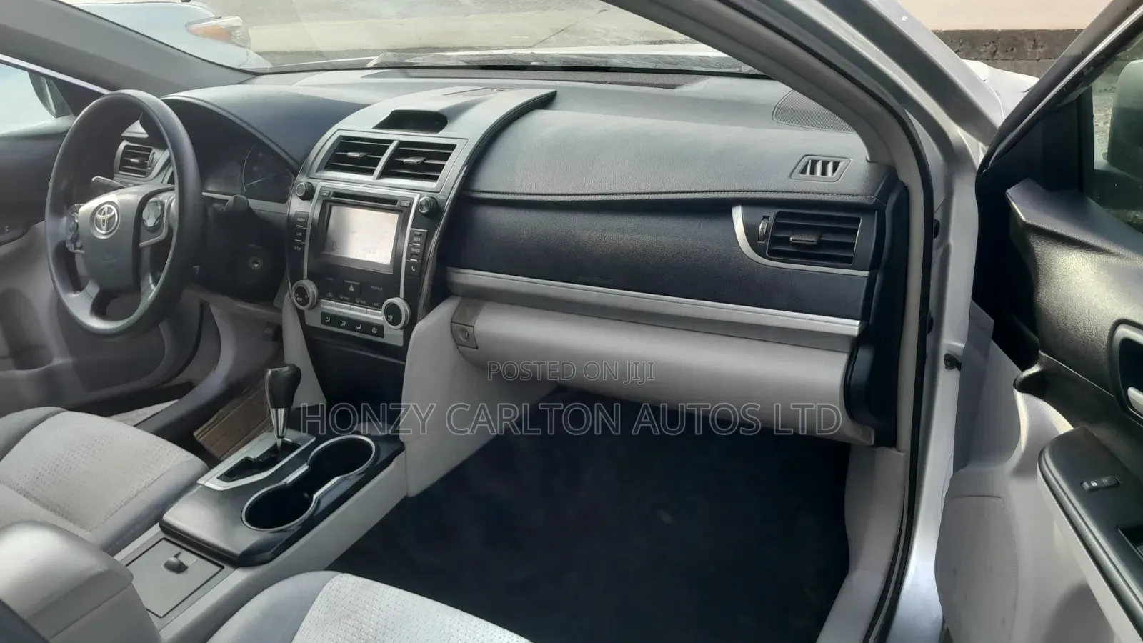 Toyota Camry LE 4dr Sedan (2.5L 4cyl 6A) 2014 Silver