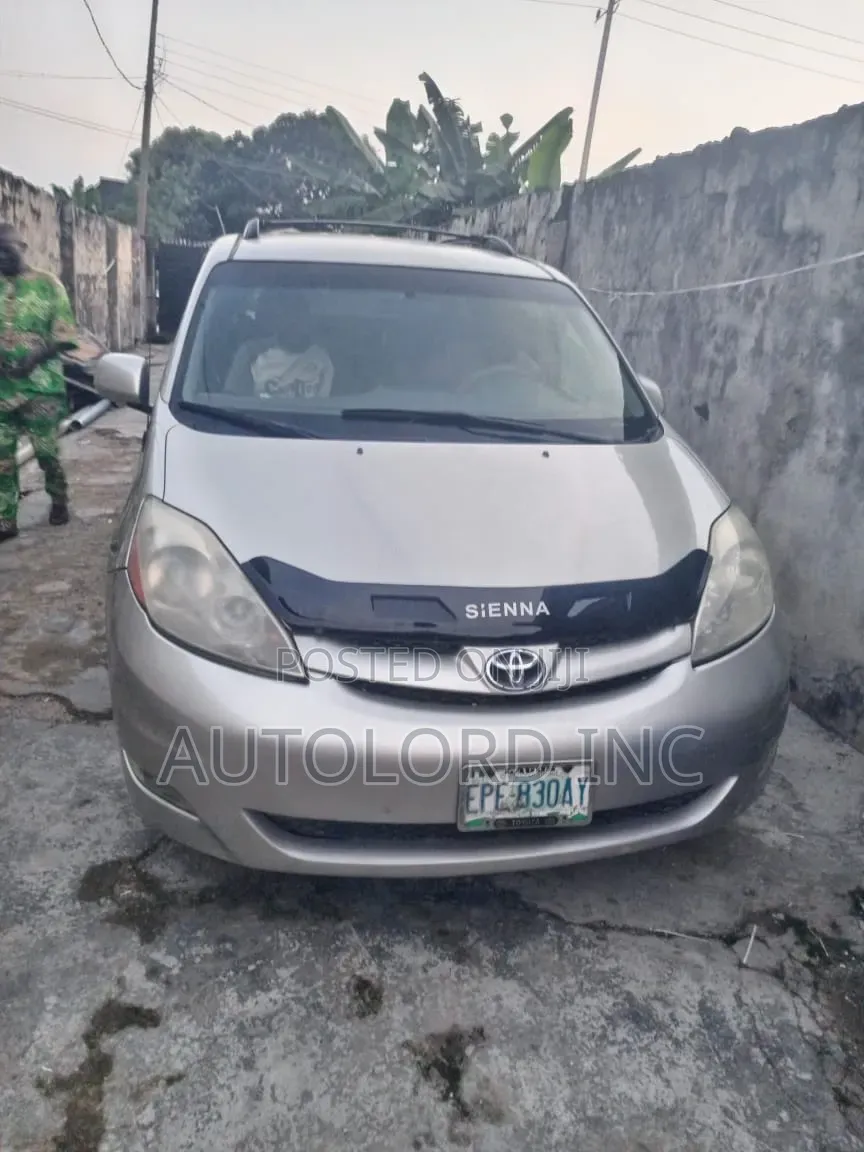 Toyota Sienna XLE 2008 Gold