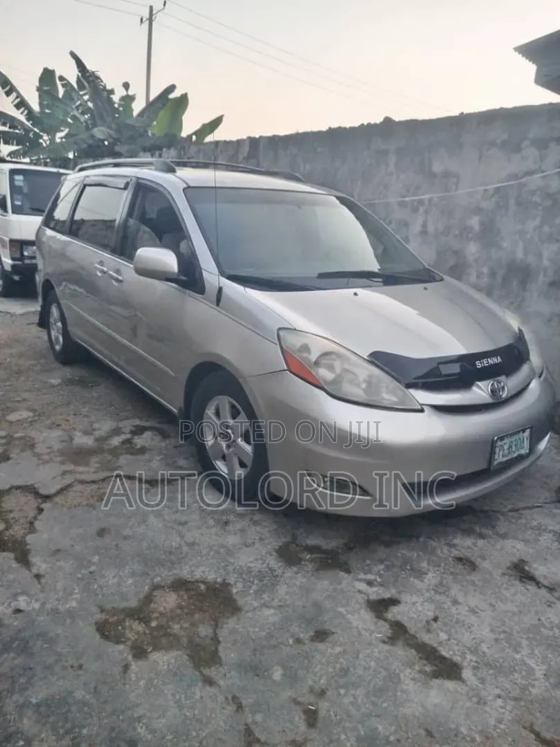 Toyota Sienna XLE 2008 Gold