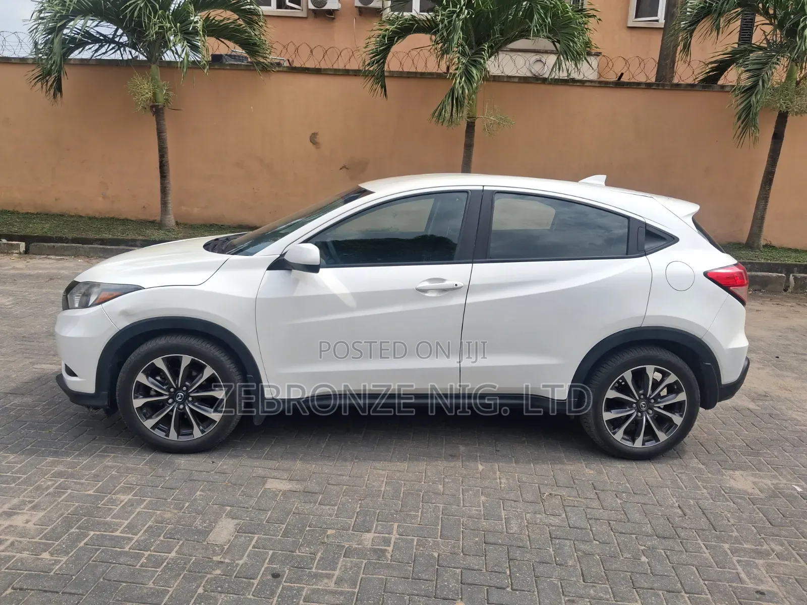 Honda HR-V 4dr SUV (1.5L 4cyl CVT) 2016 White