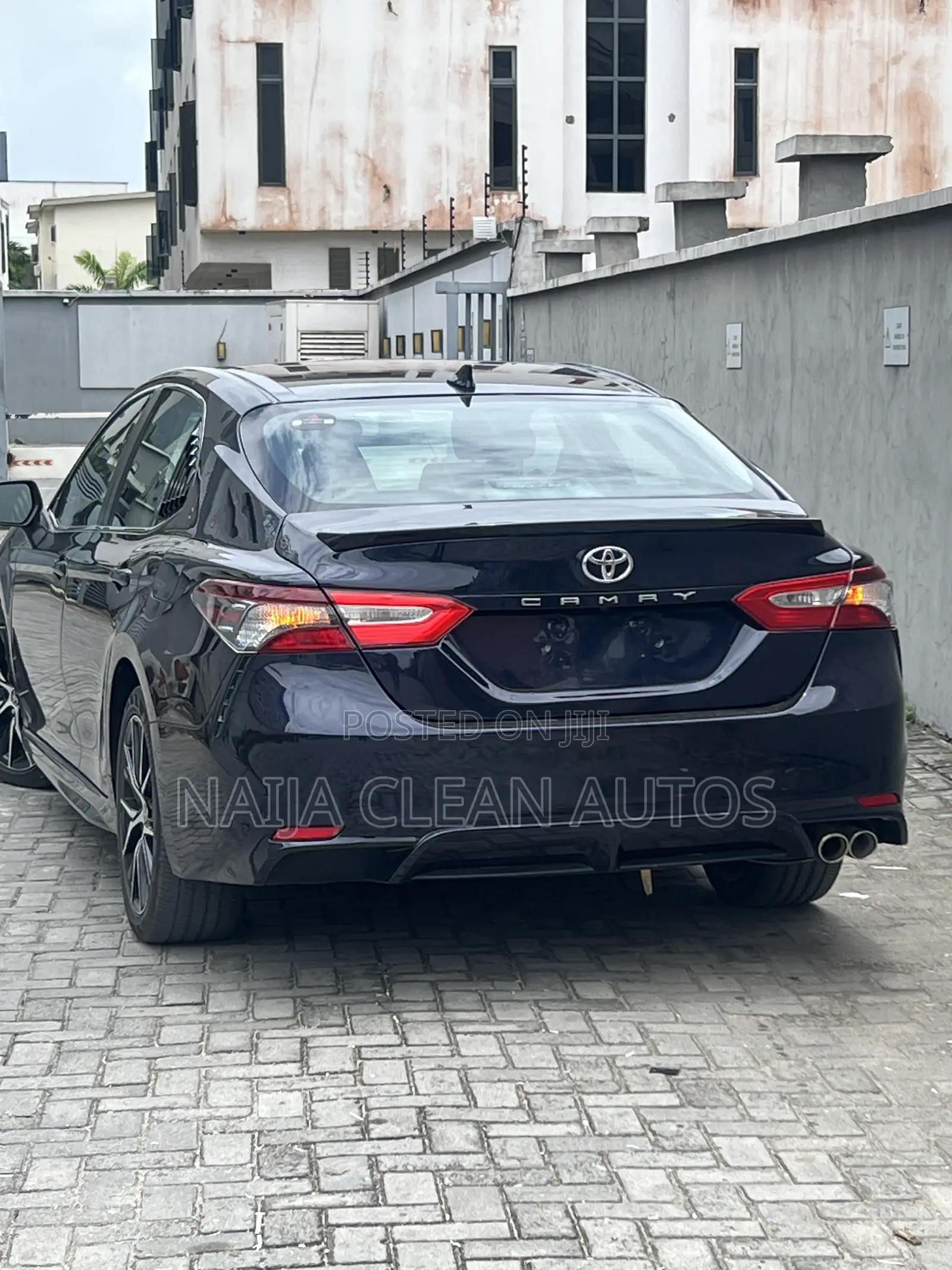 Toyota Camry SE 2022 Blue