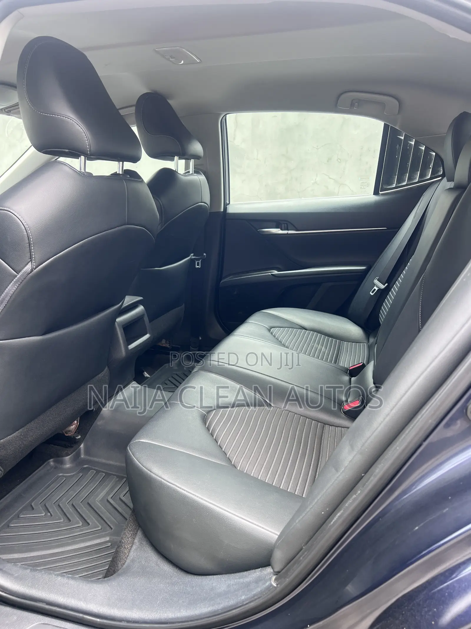 Toyota Camry SE 2022 Blue