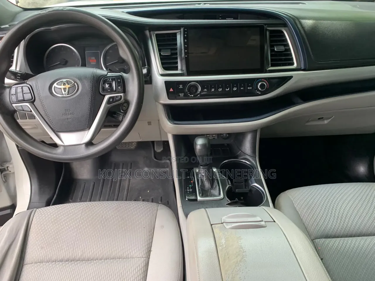 Toyota Highlander LE 2019 White