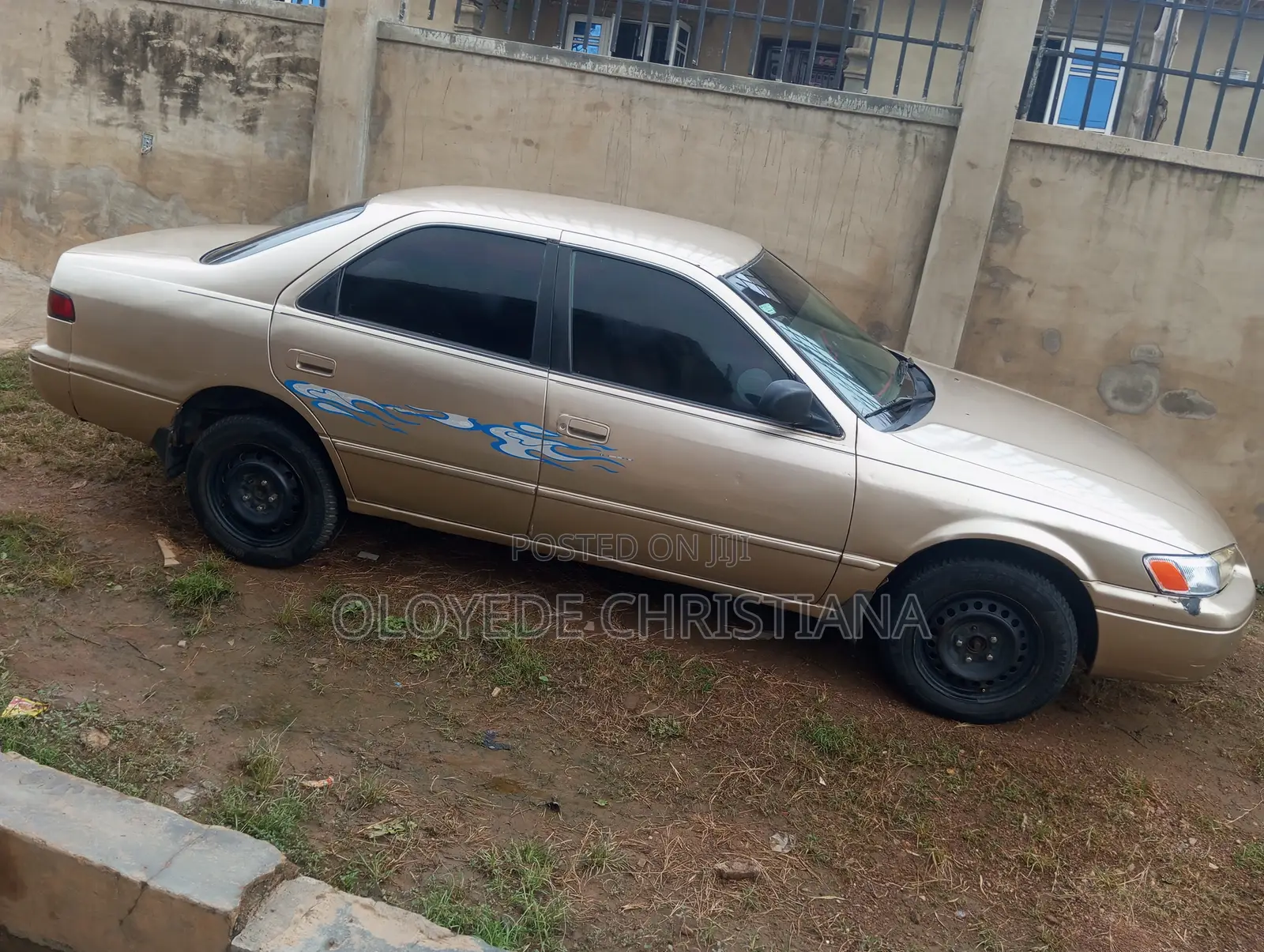 Toyota Camry LE 4dr Sedan (2.2L 4cyl 4A) 2000 Gold