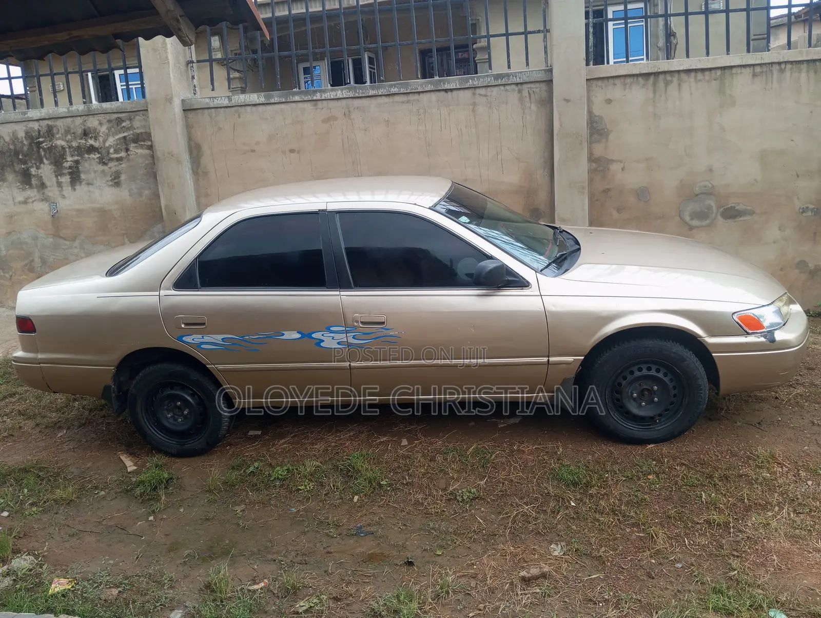 Toyota Camry LE 4dr Sedan (2.2L 4cyl 4A) 2000 Gold