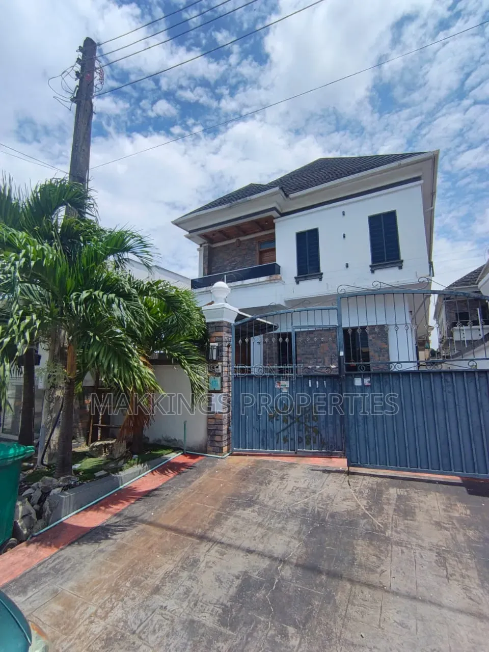 5bdrm Duplex in Ikota for rent