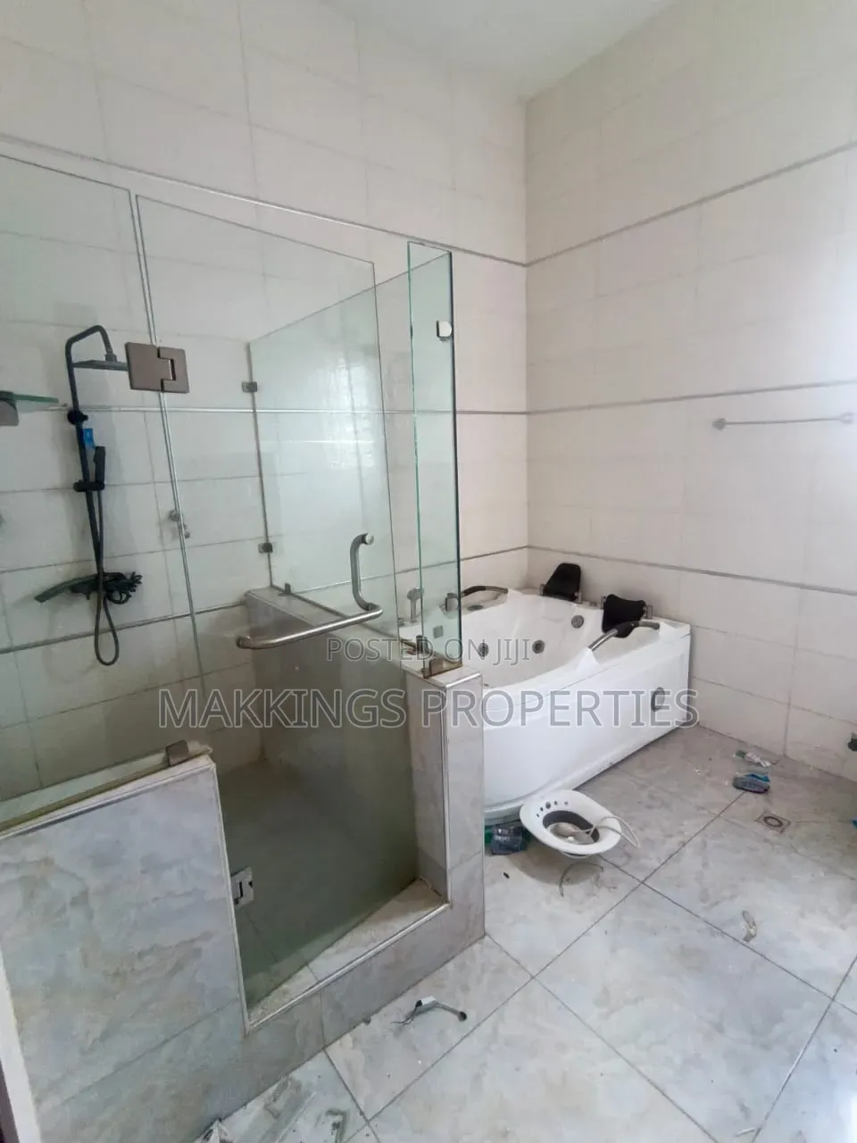 5bdrm Duplex in Ikota for rent