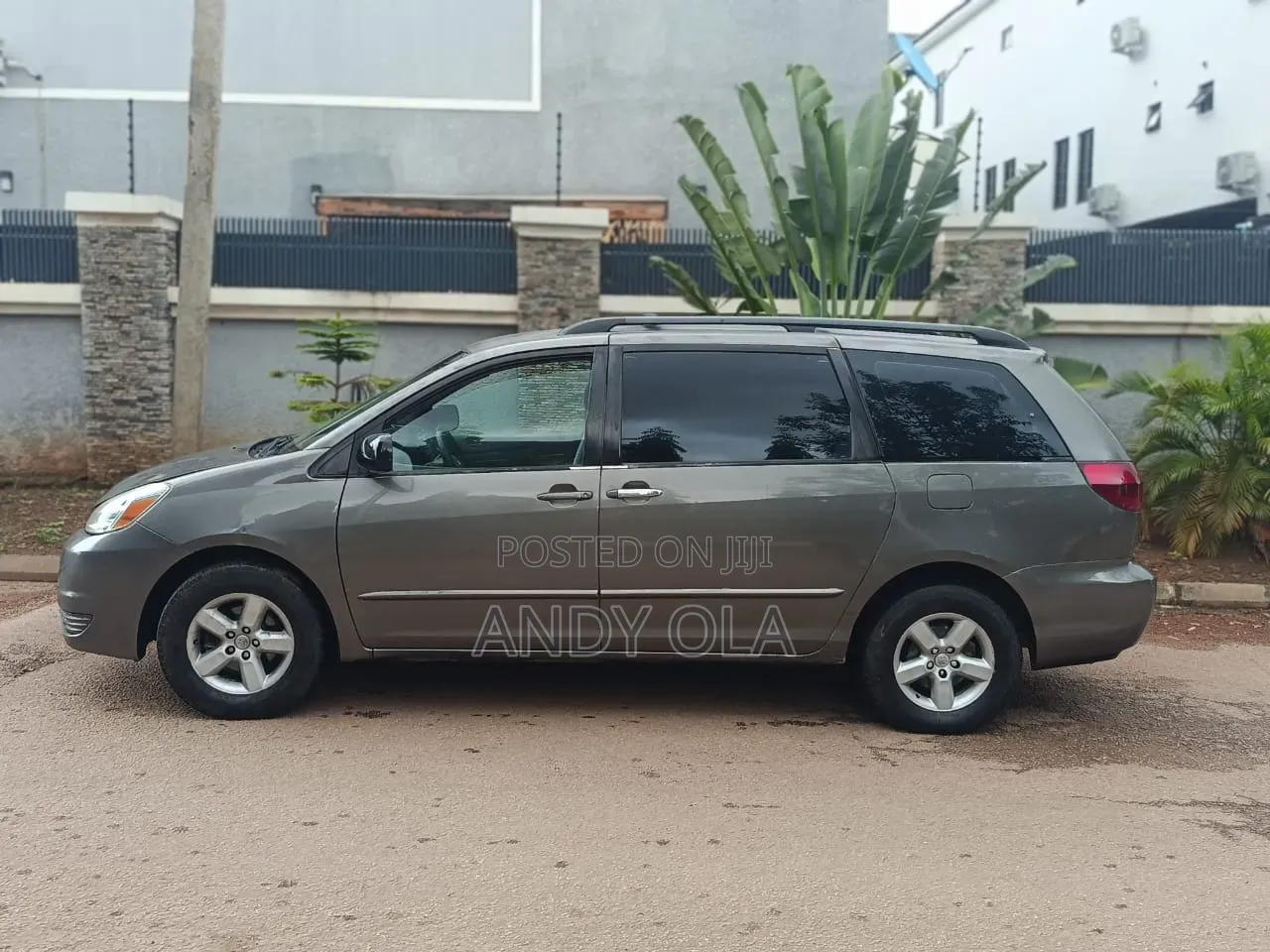 Toyota Sienna LE AWD (3.3L V6 5A) 2004 Gray