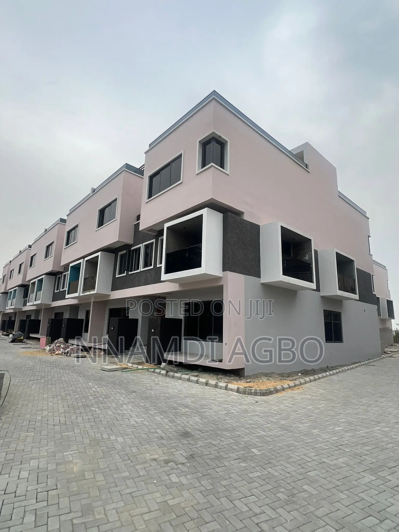 4bdrm Duplex in Lekki Phase 1 for rent