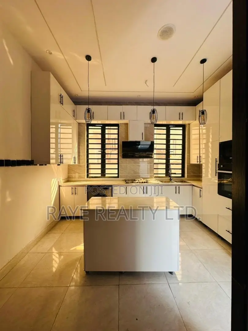 5bdrm House in Magodo Gra Phase 2 for sale
