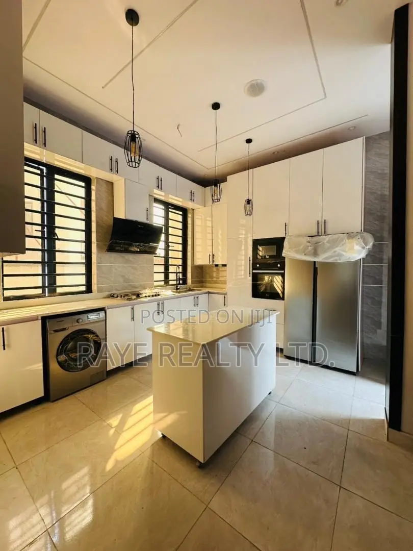 5bdrm House in Magodo Gra Phase 2 for sale