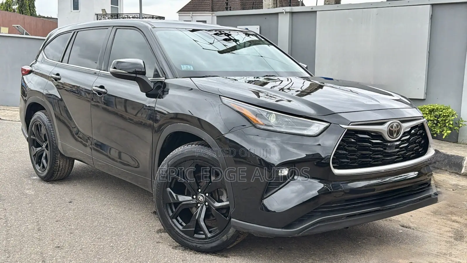 Toyota Highlander LE 2021 Black