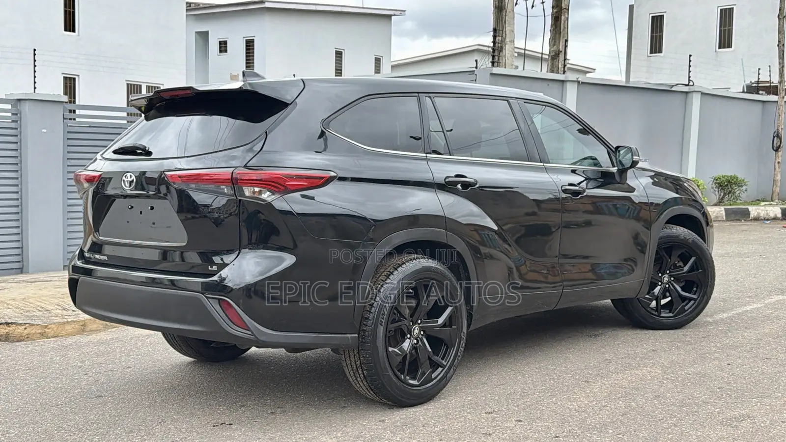 Toyota Highlander LE 2021 Black