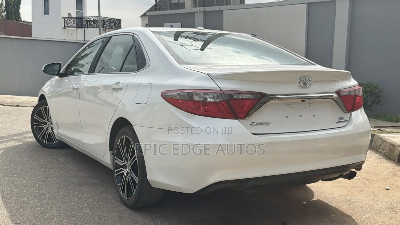 Toyota Camry SE w/Special Edition Pkg (2.5L 4cyl 6A) 2016 White