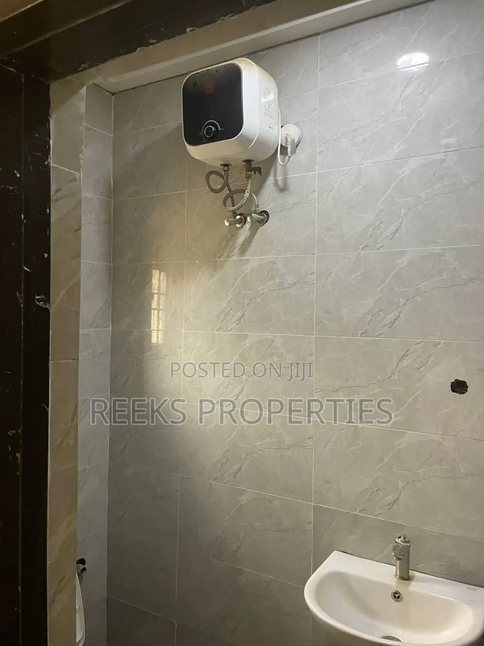 2bdrm Bungalow in FHA for rent