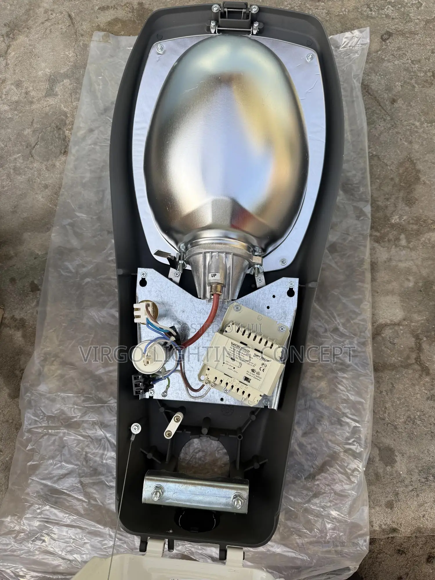 250w Street Light - Sodium/ Metal Halide Lamp