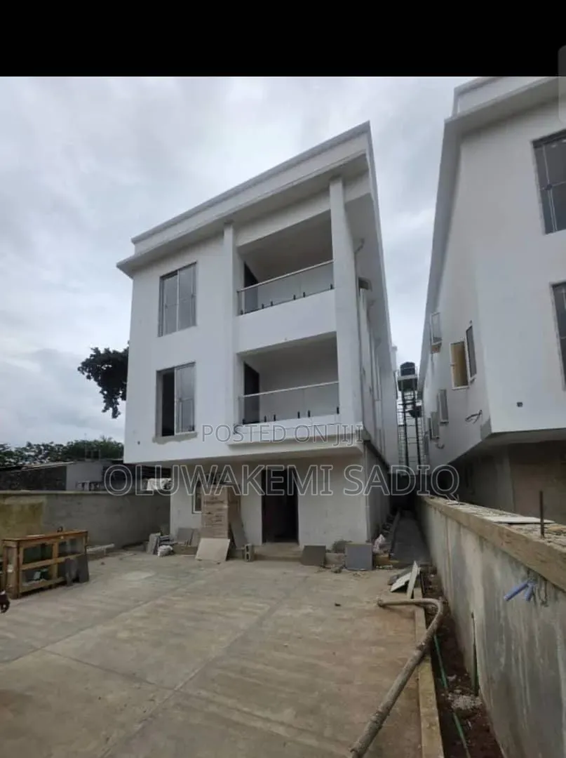 5bdrm Duplex in Ikeja Gra for rent
