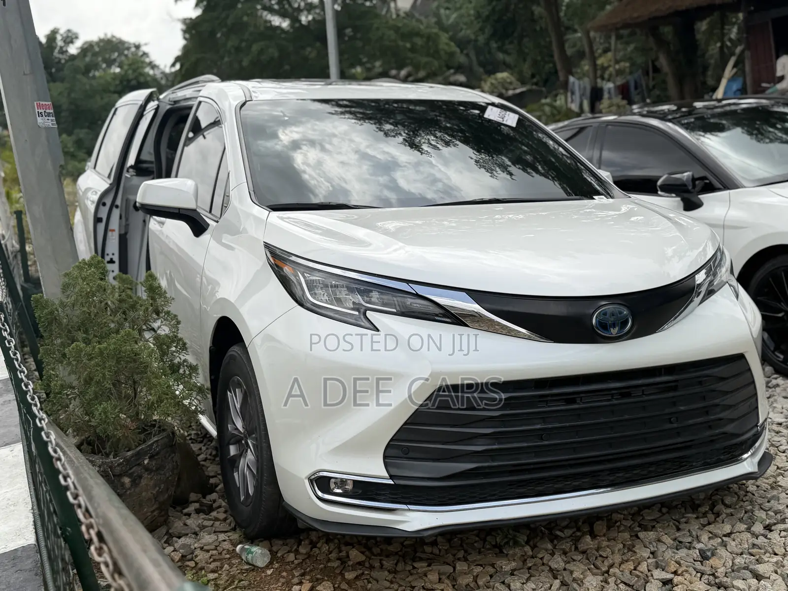 Toyota Sienna Platinum 7-Passenger AWD 2021 White