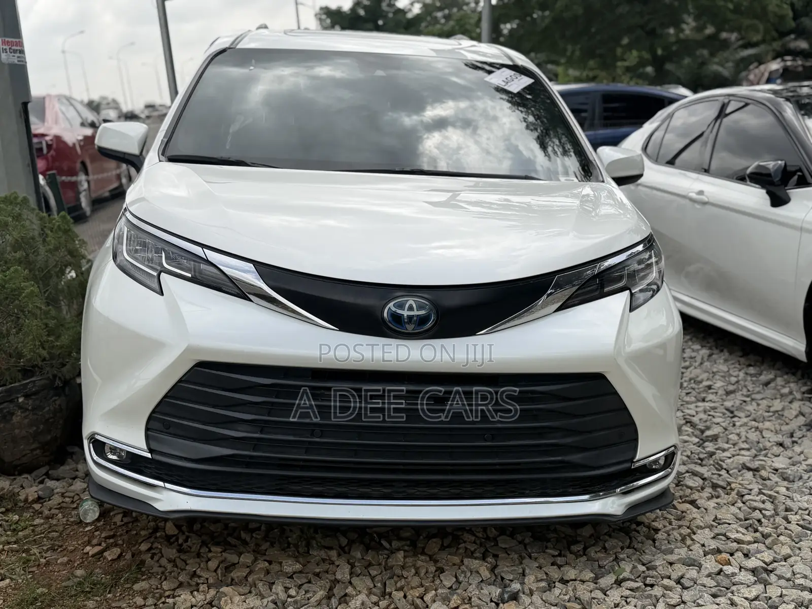 Toyota Sienna Platinum 7-Passenger AWD 2021 White