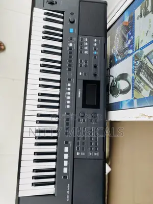 Yamaha PSR-E483 Arranger 61-Key Portable Touch Sensitive Keyboard