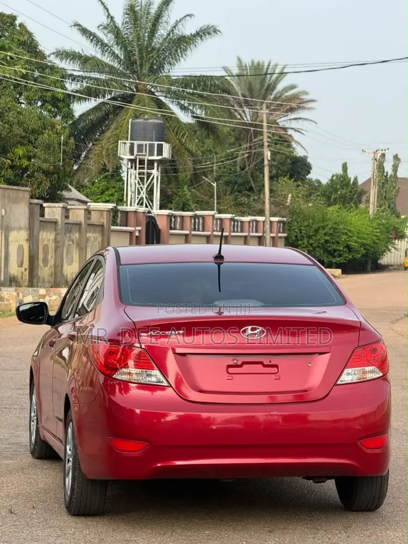Hyundai Accent 2012 Maroon