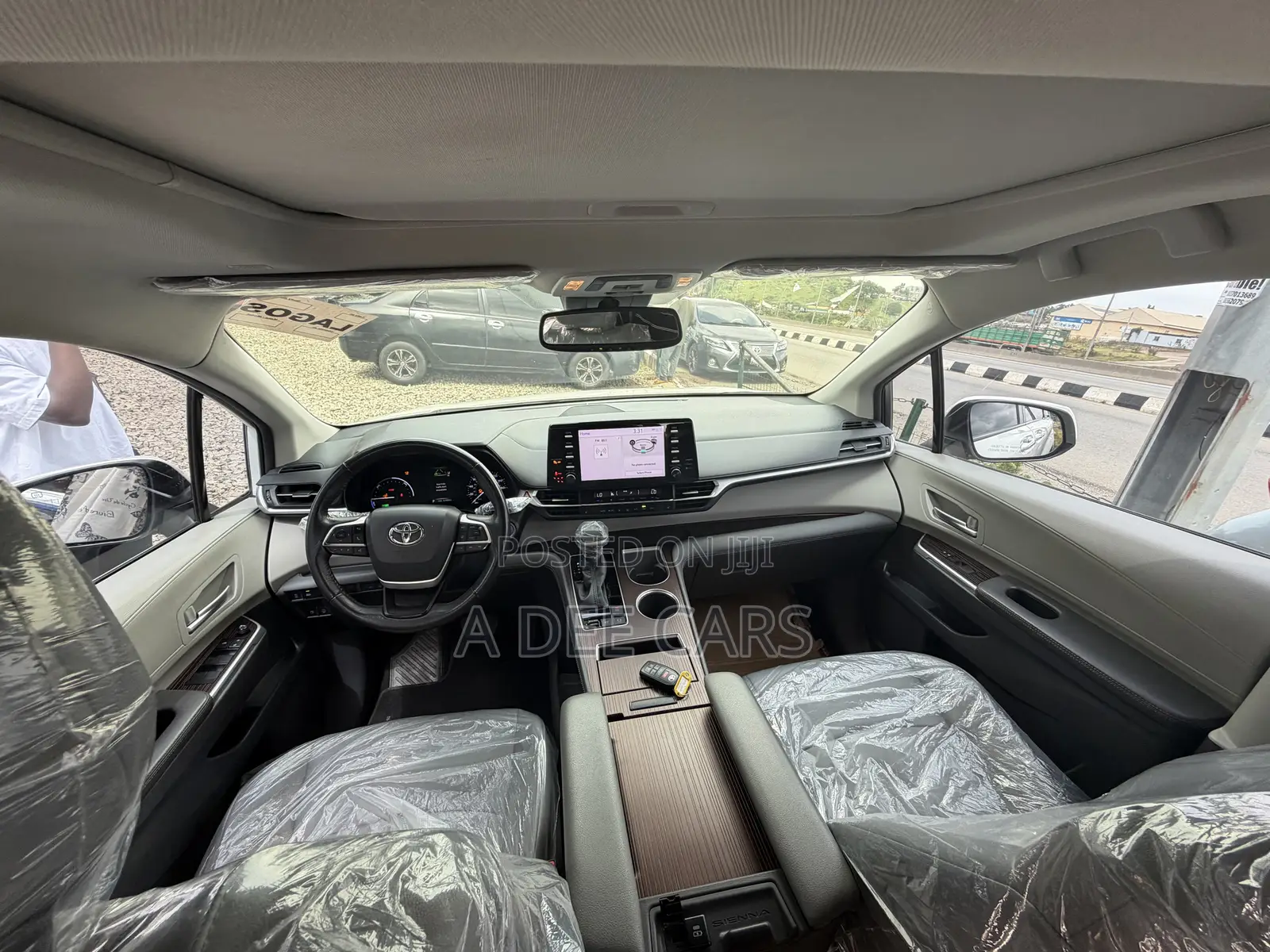 Toyota Sienna Platinum 7-Passenger AWD 2021 White