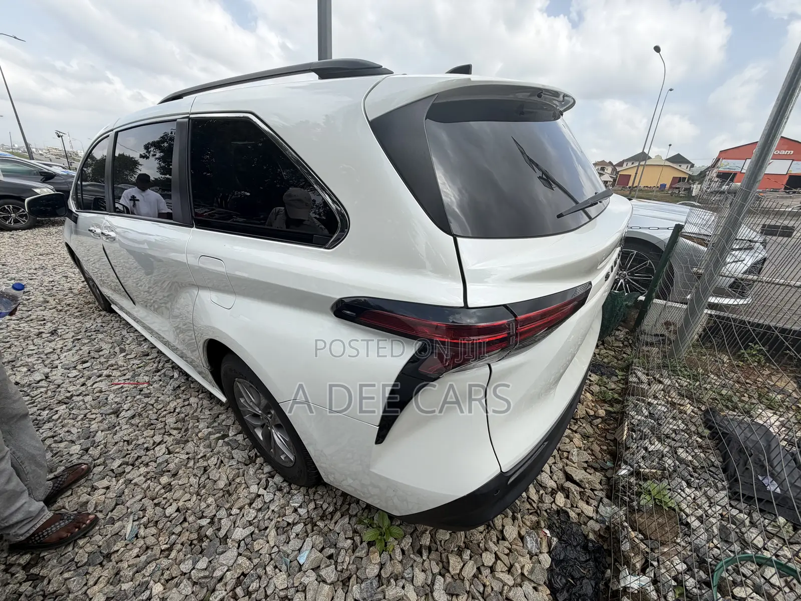 Toyota Sienna Platinum 7-Passenger AWD 2021 White