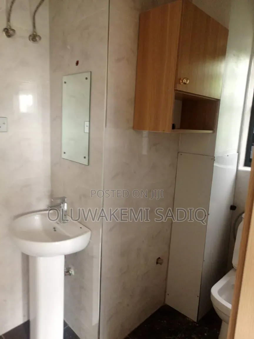3bdrm Apartment in Ikeja Gra for rent