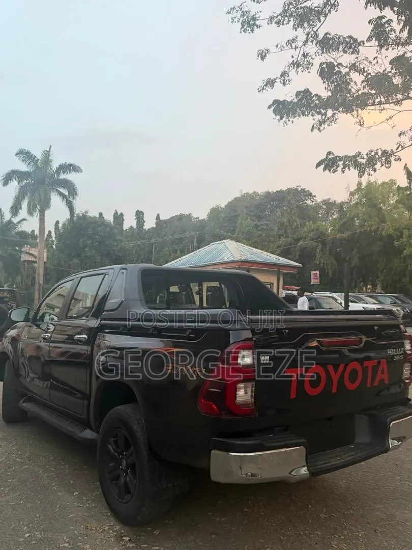 Toyota Hilux 2023 Black