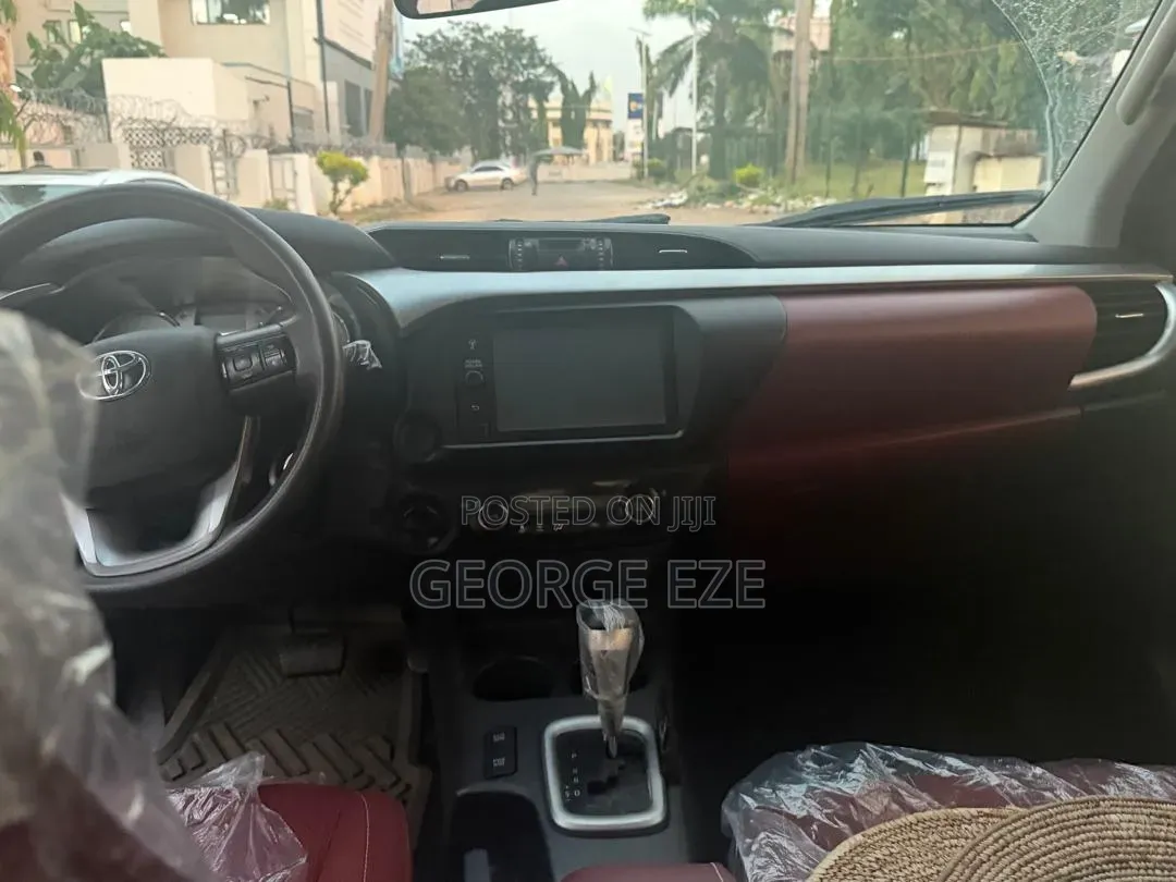 Toyota Hilux 2023 Black