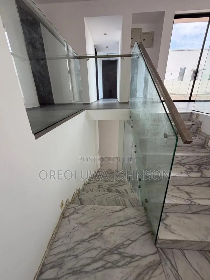 4bdrm Mansion in Lekki for sale