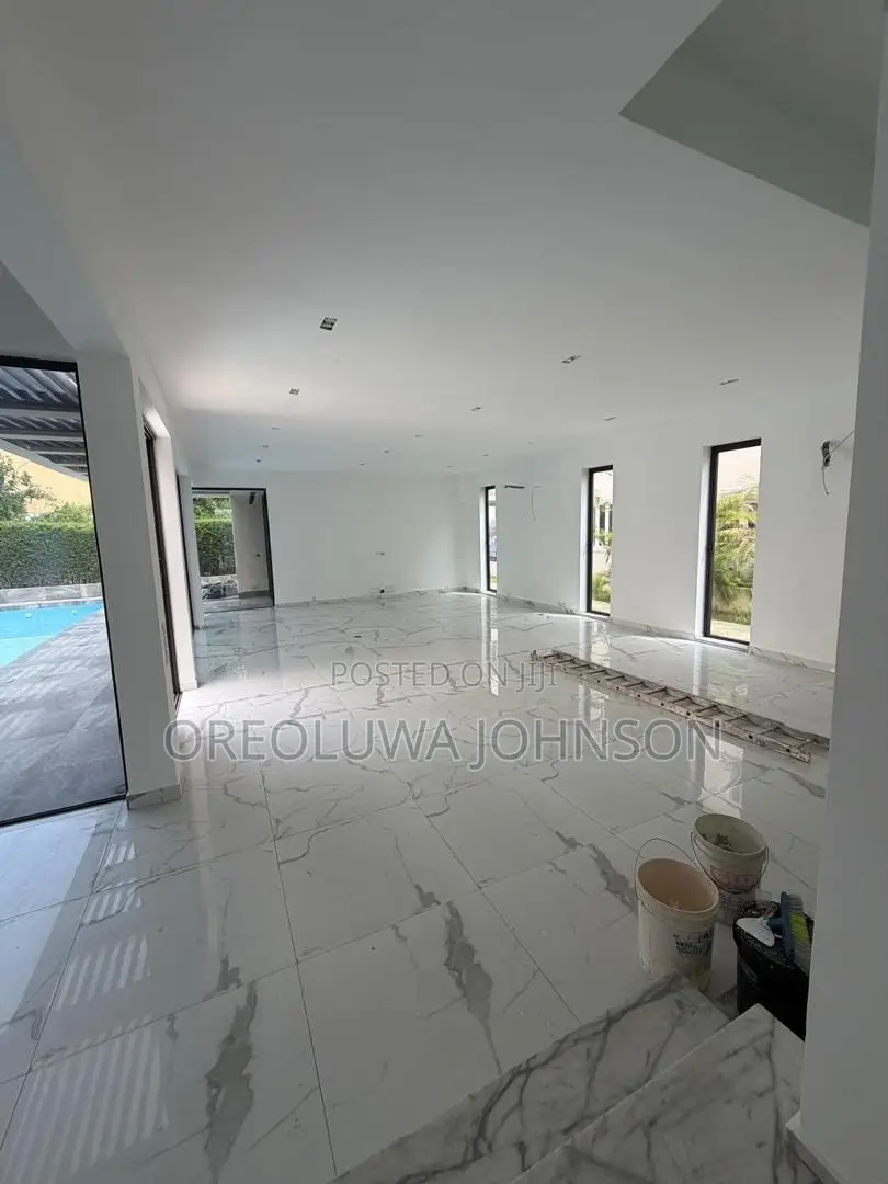 4bdrm Mansion in Lekki for sale